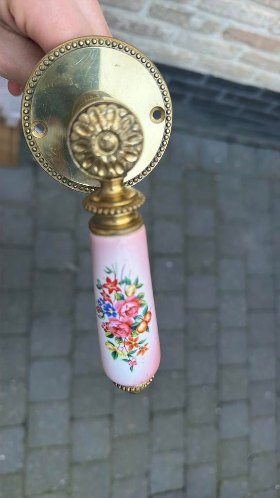 Vintage deurklink met porseleinen handvat – bloemenmotief, Antiek en Kunst, Antiek | Overige Antiek, Ophalen