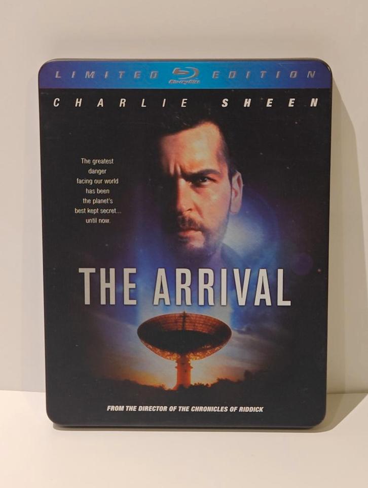 The Arrival Limited Edition Steelcase Bluray Charlie Sheen, CD & DVD, Blu-ray, Comme neuf, Science-Fiction et Fantasy, Enlèvement ou Envoi