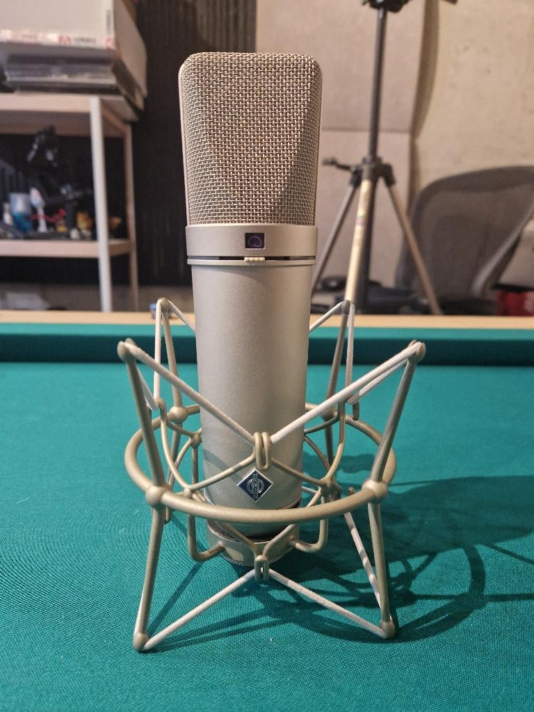 Neumann U87 Ai Topstaat + ophanging en originele verpakking, Musique & Instruments, Microphones, Comme neuf, Micro studio, Enlèvement ou Envoi