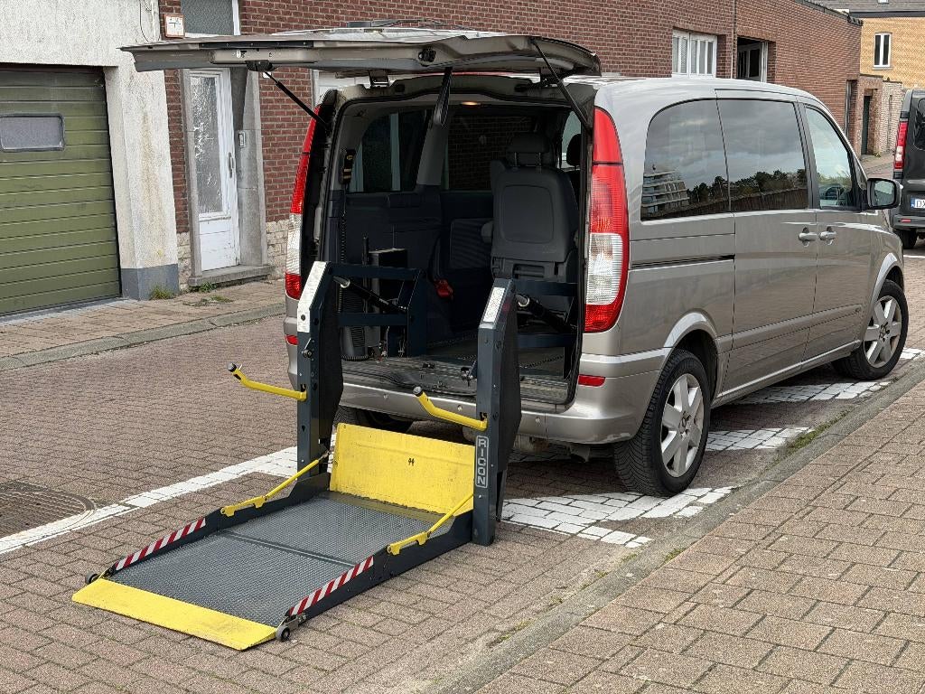 Mercedes Viano 2.2CDI 115pk Rolstoelvervoer Lift Airco PDC, Auto's, Zwart, Beige, Bedrijf, Viano