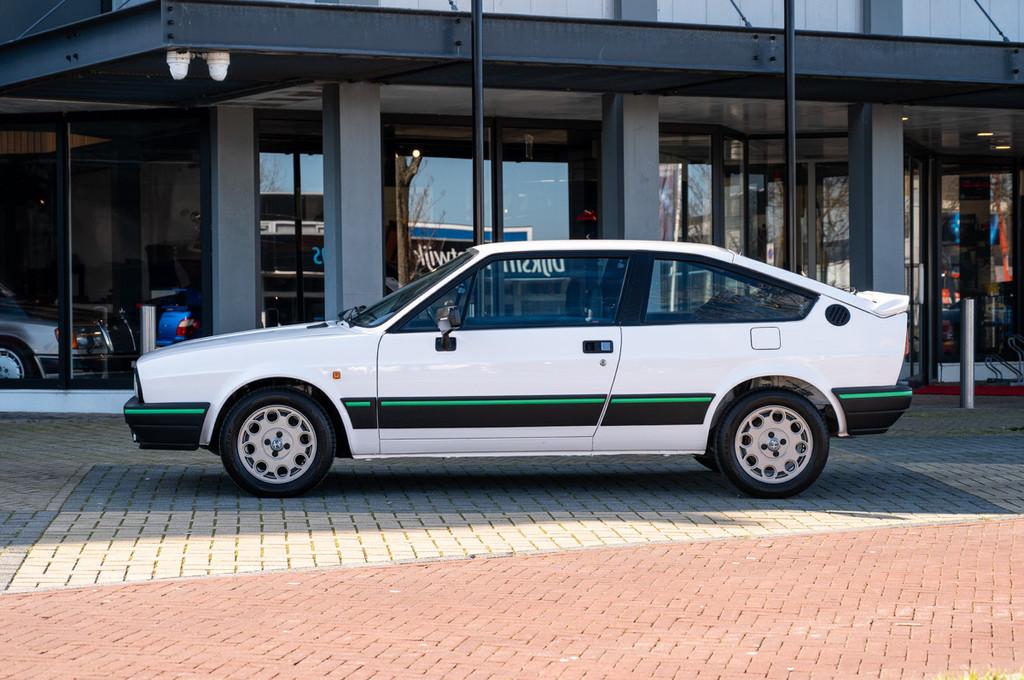 Alfa Romeo Sprint 1.5 QV (bj 1986), Auto's, 4 zetels, Zwart, Overige kleuren, Bedrijf
