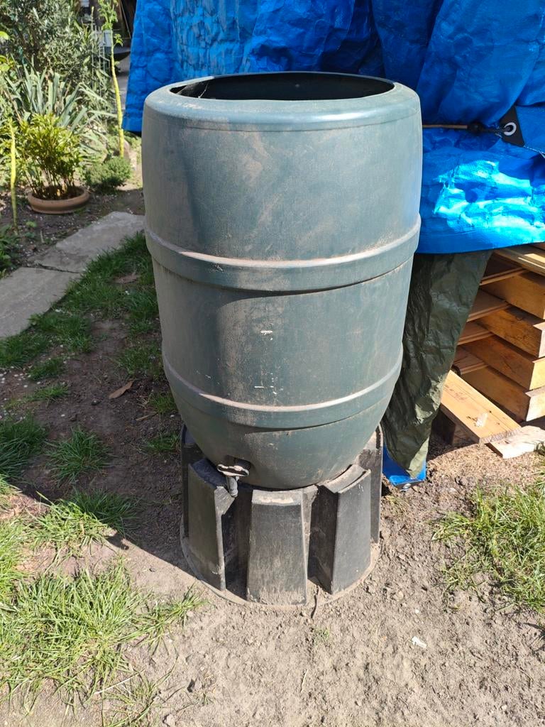 Regenton met kraantje, Enlèvement, Avec robinet