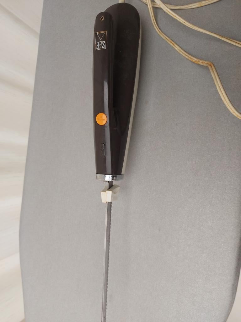 Elektrisch mes SEB, Ophalen