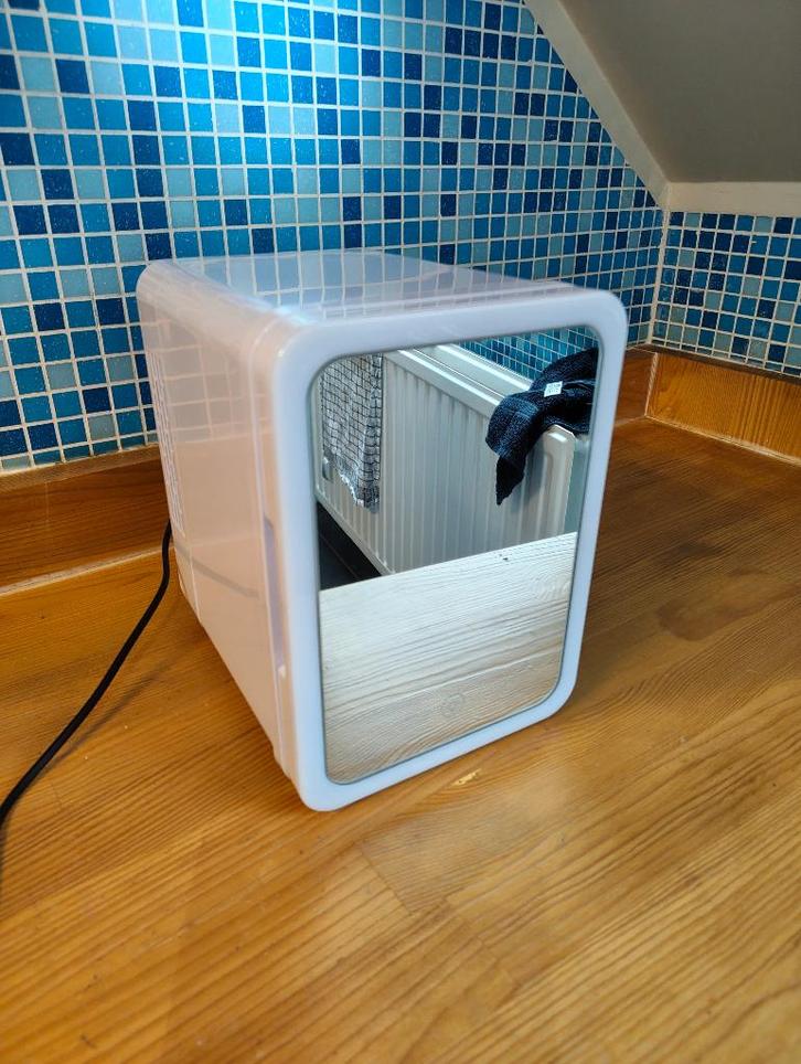 Mini-réfrigérateur avec miroir, Electroménager, Réfrigérateurs & Frigos, Neuf, Sans bac à congélation, Moins de 75 litres, Moins de 85 cm