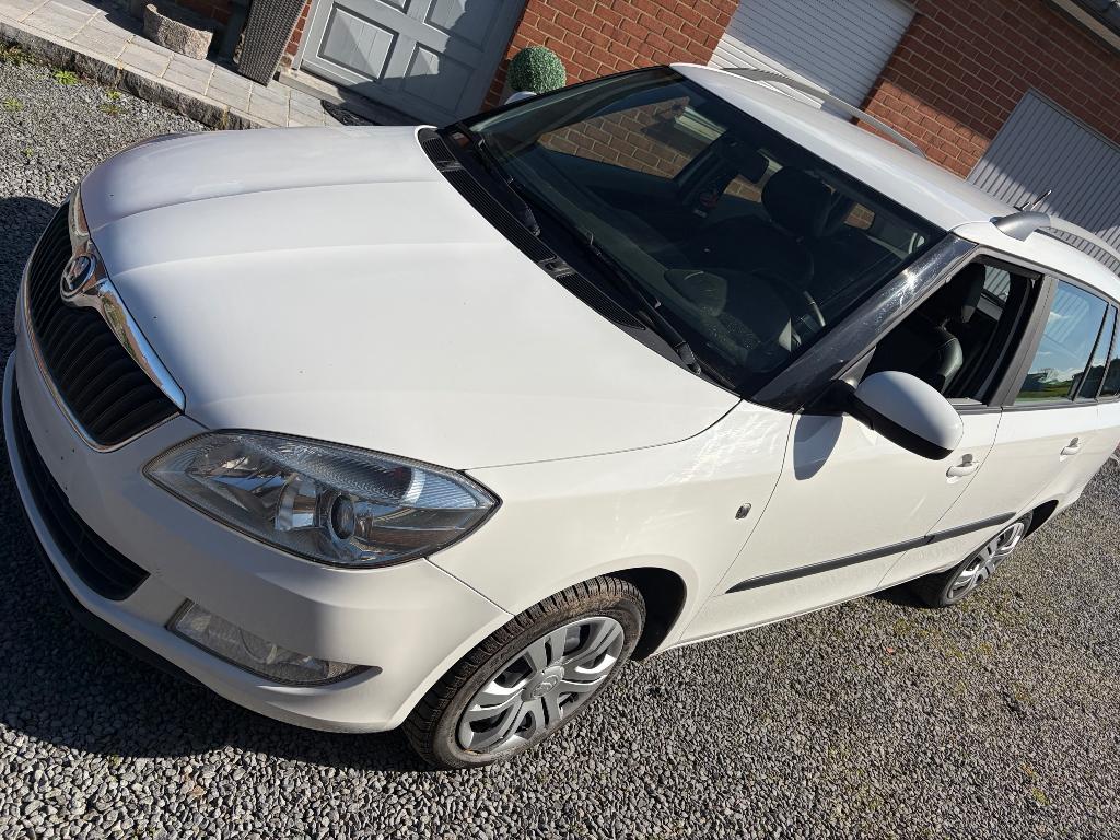 Skoda fabia 1.6tdi 2014, Auto's, Skoda, Voorwielaandrijving, Euro 5, Zwart, 4 cilinders