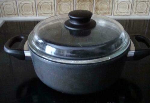 Braadpot+deksel – diameter 20 cm – hoog 8 cm, Antiek en Kunst, Curiosa en Brocante, Ophalen of Verzenden