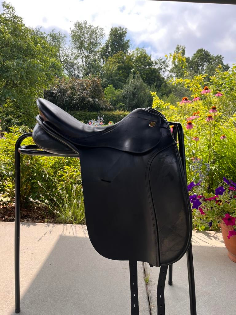 Dressuurzadel KN Largo 18’ medium boom - Karl Niedersüß, Animaux & Accessoires, Chevaux & Poneys | Selles, Utilisé, Dressage, Enlèvement ou Envoi