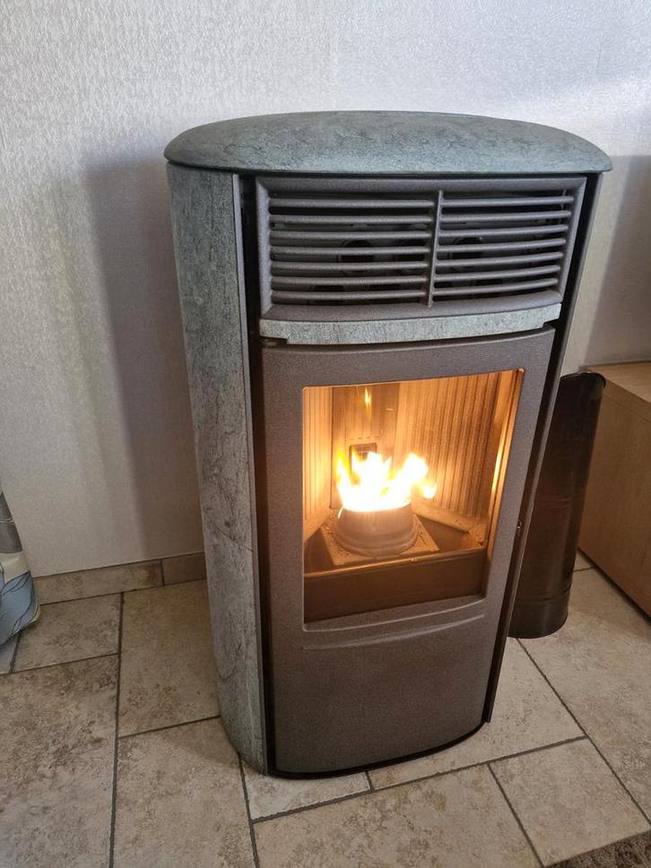 Pelletkachel Edilkamin Aris Up2 - 8.2 Kw van Het Jaar 2019, Huis en Inrichting, Kachels, Zo goed als nieuw, Pelletkachel, Overige brandstoffen