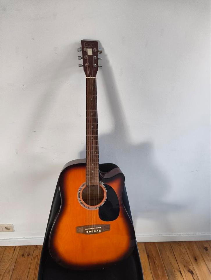 STOL akoestische gitaar met cutaway – model D-2CSB, Muziek en Instrumenten, Snaarinstrumenten | Gitaren | Akoestisch, Gebruikt