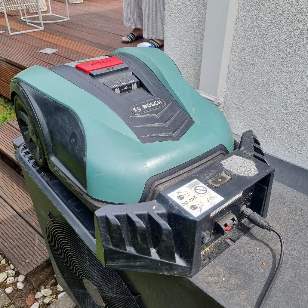 Bosh Indego S+ 350 robot maaier met laad station, Ophalen, Gebruikt, Bestuurbaar via app, 20 tot 25 cm