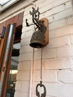 Ancienne cloche murale, Enlèvement