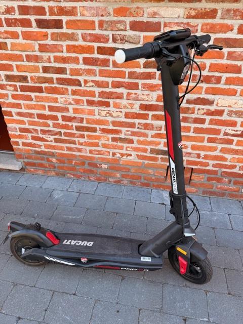 elektrische step, Vélos & Vélomoteurs, Enlèvement, Comme neuf, Step électrique (E-scooter), Ducati