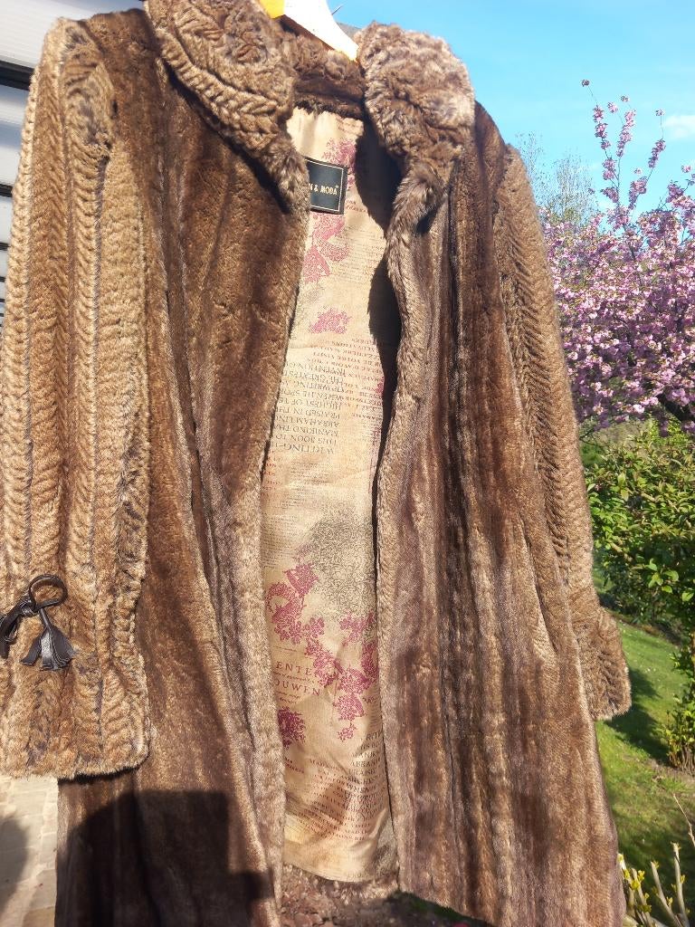 Luxe Nertsmantel (38-42) + Zilvervos Kraag – Prachtige Staat, Antiquités & Art, Antiquités | Vêtements et Textile, Enlèvement ou Envoi