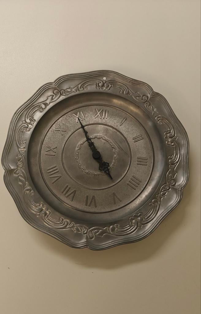 Vintage tinnen Wandklok met Decoratieve Rand, Ophalen, Wandklok