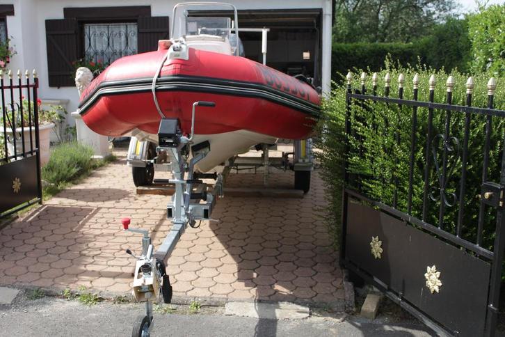 bateau, Sports nautiques & Bateaux, Bateaux à moteur & Yachts à moteur, Utilisé, Autres matériaux, Jusqu'à 6 m, Essence, Moteur hors-bord