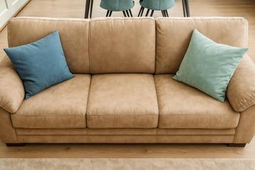 3-zit en 2-zit in zachte daim/suède stof beschikbaar voor biedingen