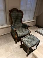 Antieke zetel met voetbankje . Nieuw gestoffeerd, Enlèvement