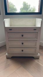 Commode kastje met drie schuiven, Ophalen