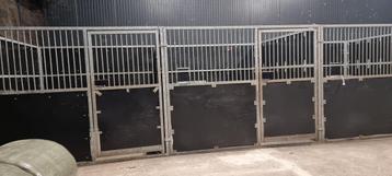  Noodboxen paarden beschikbaar voor biedingen