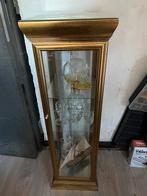 2 vitrines vintage en bois doré et verre à vendre…, Maison & Meubles, Armoires | Vitrines, Comme neuf