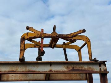Blokkenklem / Boordsteenklem beschikbaar voor biedingen