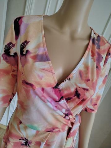 leuke bloemen jurk   beschikbaar voor biedingen
