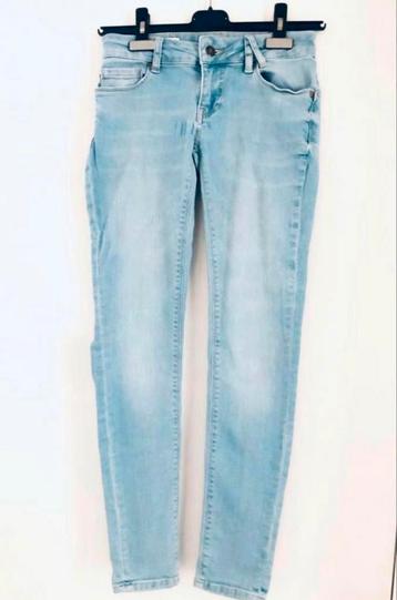 Lichtblauwe jeans van America Today 36/S, Kleding | Dames, Blauw, Ophalen of Verzenden, Zo goed als nieuw, W28 - W29 (confectie 36)