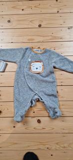 Noukies pyjama van zacht fluweel 1 maand, Kinderen en Baby's, Ophalen, Zo goed als nieuw