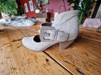 Suede beige klassieke schoen  veel steun , hak 6 cm maat 38, Kleding | Dames, Schoenen, Ophalen, Schoenen met lage hakken, Beige
