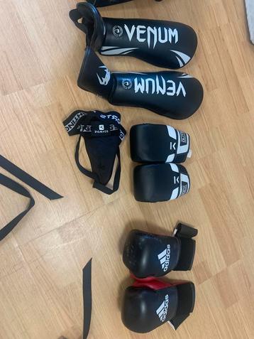 Protege tibia, gants beschikbaar voor biedingen
