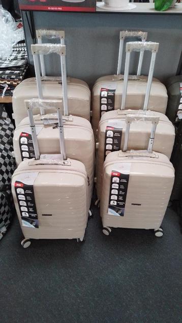 Nouveau Set de 3 Valises Beige pour seulement 75 euro !!! beschikbaar voor biedingen