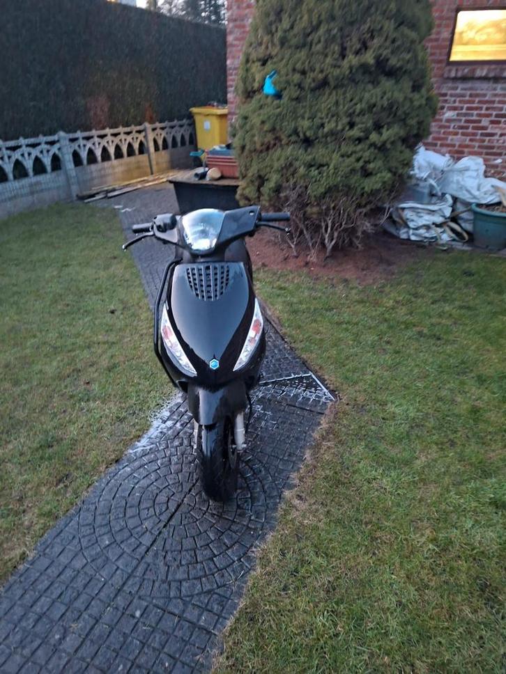 Piaggio zip b klasse 2023 model, Fietsen en Brommers, Scooters | Piaggio, Zo goed als nieuw, Zip, Ophalen