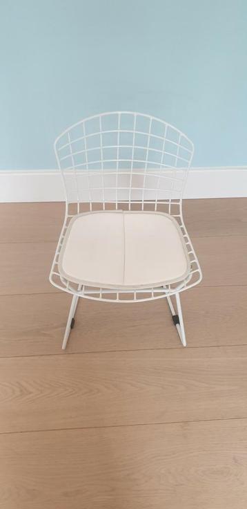 Kinderstoel design Harry Bertoia beschikbaar voor biedingen