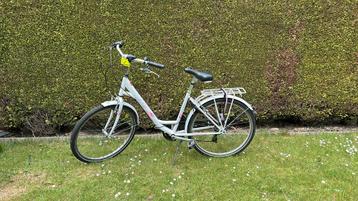Meisjesfiets (10-16jaar) beschikbaar voor biedingen