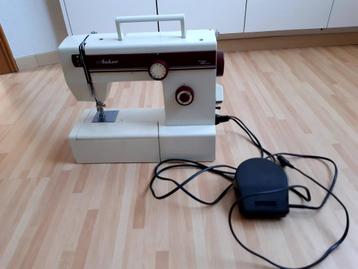 Naaimachine. beschikbaar voor biedingen