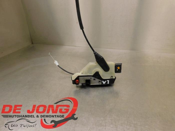 Serrure portière mécanique 4portes arrière gauche d'un Pe, Autos : Pièces & Accessoires, Carrosserie & Tôlerie, Peugeot, Utilisé