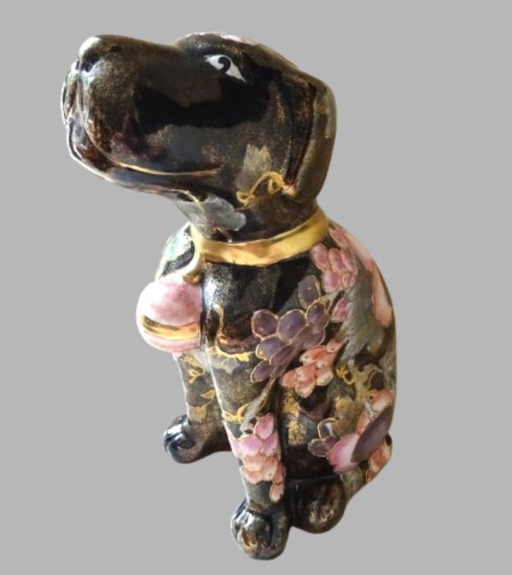 Hond, zeldzaam handbeschilderd beeld Macau porselein. China, Antiek en Kunst, Kunst | Niet-Westerse kunst, Ophalen of Verzenden