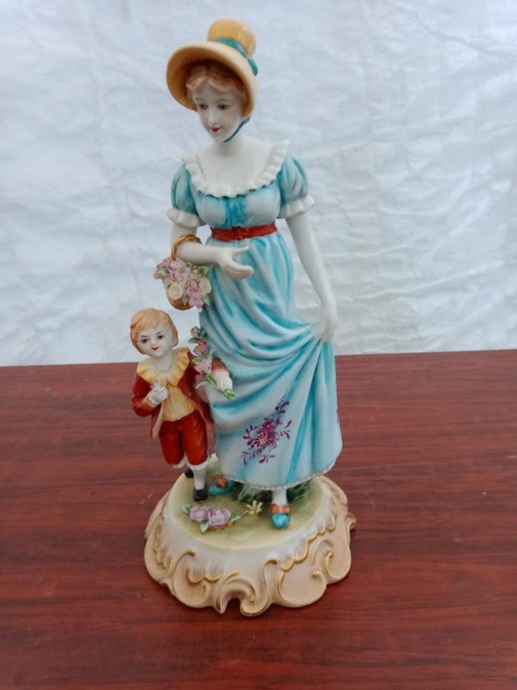 Dresden, porseleinen beeld van een moeder en kind., Antiek en Kunst, Curiosa en Brocante, Verzenden