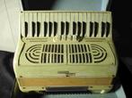 2 accordeons, Muziek en Instrumenten, Accordeons, Overige merken, Gebruikt, 80-bas, Met koffer