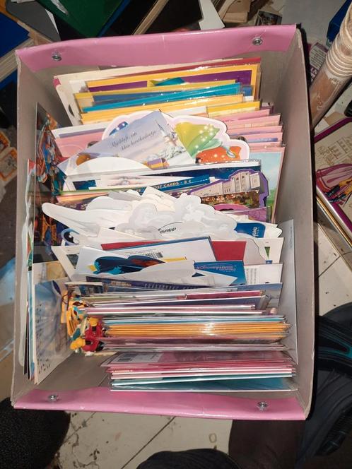 Doos met honderden kaarten Disney - velen nog verpakt, Verzamelen, Disney, Nieuw, Papier, Kaart of Schrift, Verzenden
