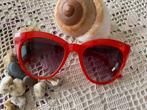 H&M rode cat-eye zonnebril, Handtassen en Accessoires, Zonnebrillen en Brillen | Dames, Bril, Rood