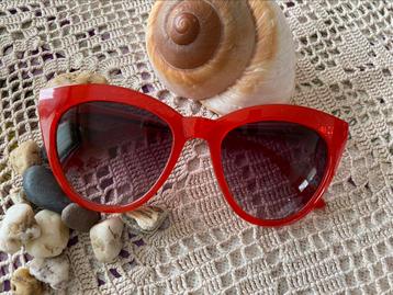Lunettes de soleil rouge cat-eye H&M + étui offert 