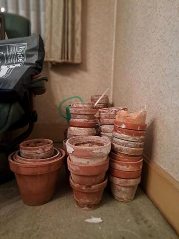 Pots anciens en terre cuite