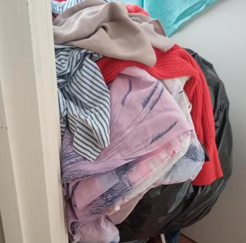 Versassingzak dameskleding xs.s.m +gratis beddengoed 2per beschikbaar voor biedingen