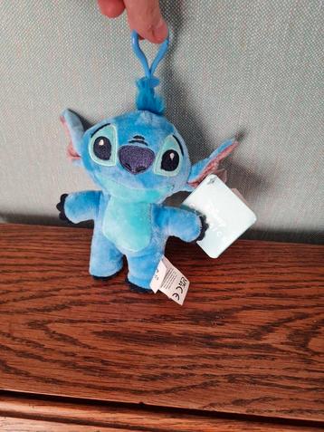 Porte-clefs Stitch Disney en peluche disponible aux enchères