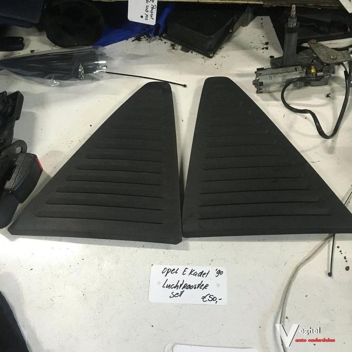 Opel E Kadet 1.4 1990  Luchtrooster Links en Rechts set, Auto-onderdelen, Carrosserie, Gebruikt, Ophalen of Verzenden