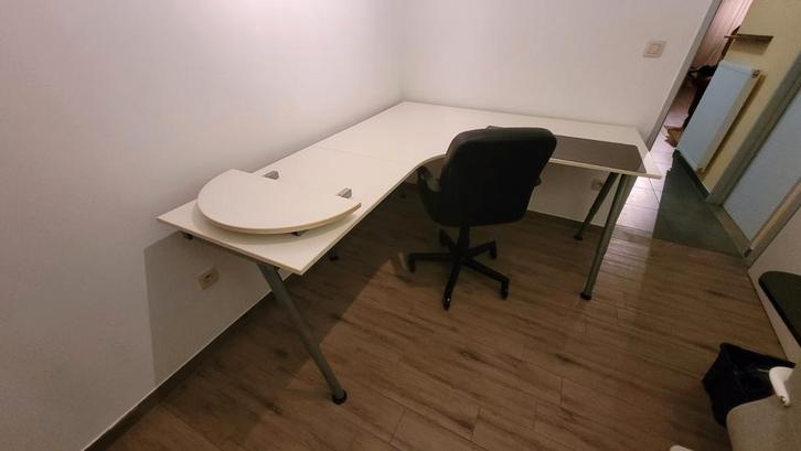 Ikea wit modulair hoekbureau - in hoogte verstelbaar, Huis en Inrichting, Bureaus, Bureau, In hoogte verstelbaar, Ophalen