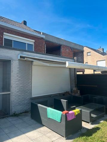 Zonneluifel beschikbaar voor biedingen