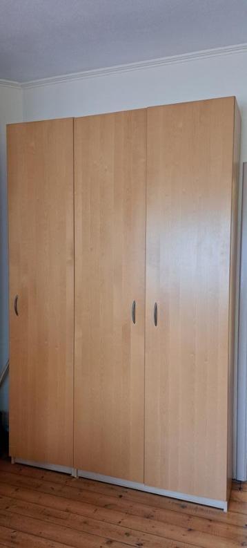 Hoge schoen/opbergkast beschikbaar voor biedingen
