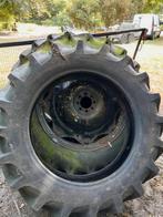 David Brown 800A, 2 achterwielen op velg, 1 losse, Ophalen